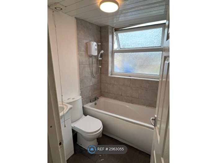 4 Bedroom Terraced House To Rent In Albert Street, Burton-On-Trent, DE14