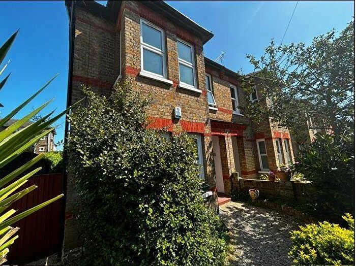 2 Bedroom Apartment To Rent In Slough, Berkshire, SL1