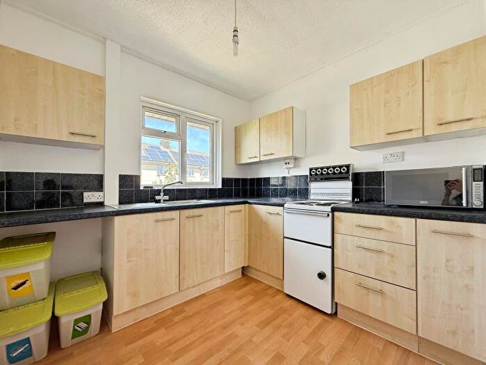 1 Bedroom Flat To Rent In Milton Brow - Weston-Super-Mare, BS22