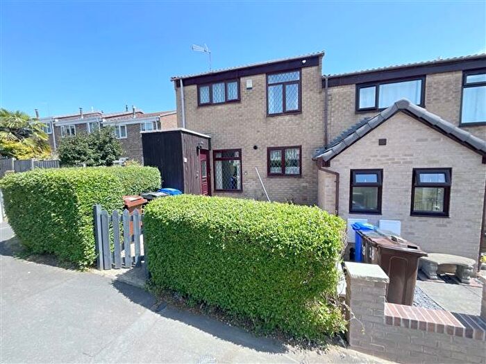 3 Bedroom End Terrace House For Sale In Waterthorpe Close, Westfield, Sheffield, S20