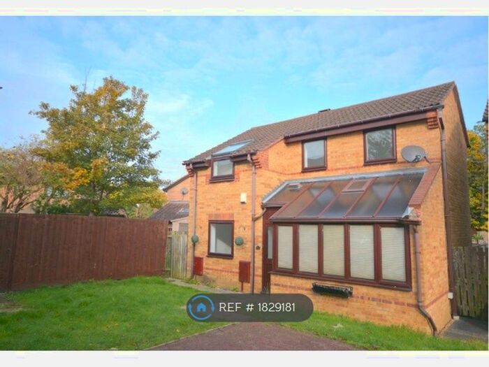 3 Bedroom Detached House To Rent In Grantham Court, Shenley Lodge, Milton Keynes, MK5