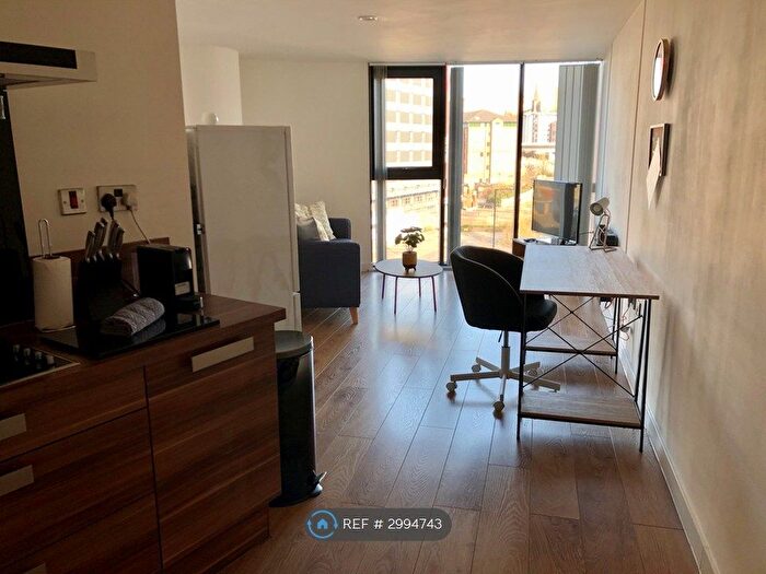 2 Bedroom Flat To Rent In I Quarter, Sheffield, S3