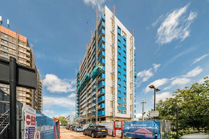 2 Bedroom Flat For Sale In Biscoe Close, Hounslow, TW5