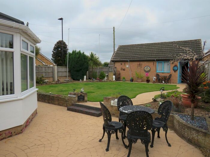 2 Bedroom Detached Bungalow For Sale In High Street, Dunsville, Doncaster, DN7