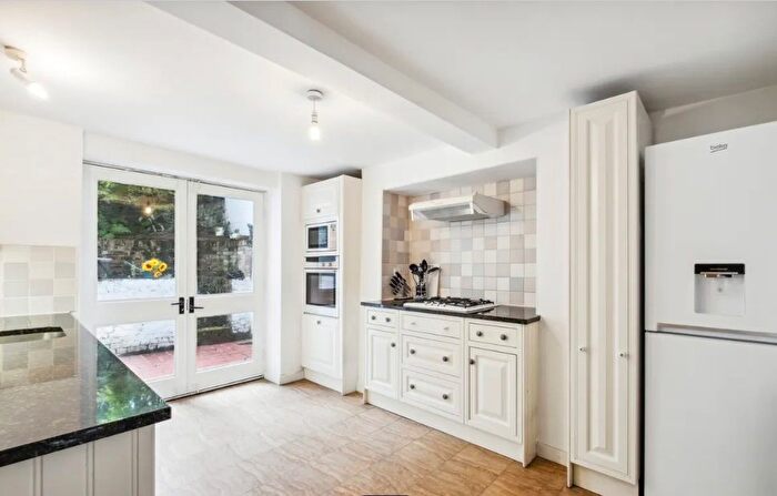 3 Bedroom Flat To Rent In St. Georges Terrace, London, NW1