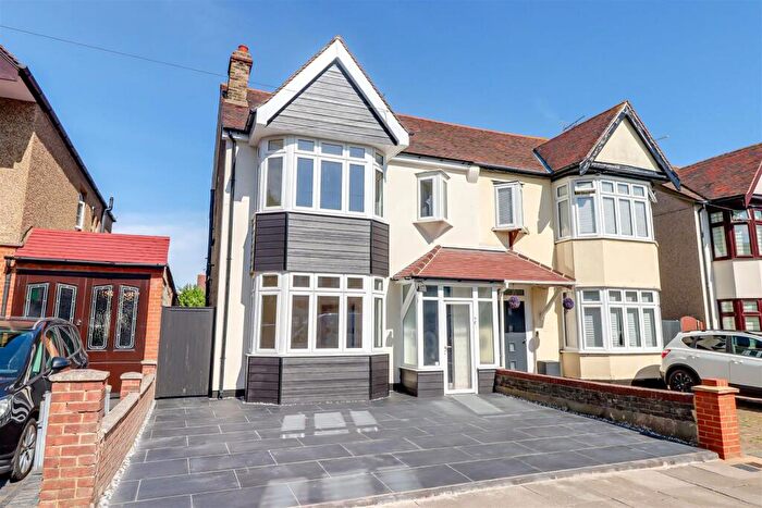 4 Bedroom Semi-Detached House For Sale In Kensington Road, Southend-on-Sea, SS1
