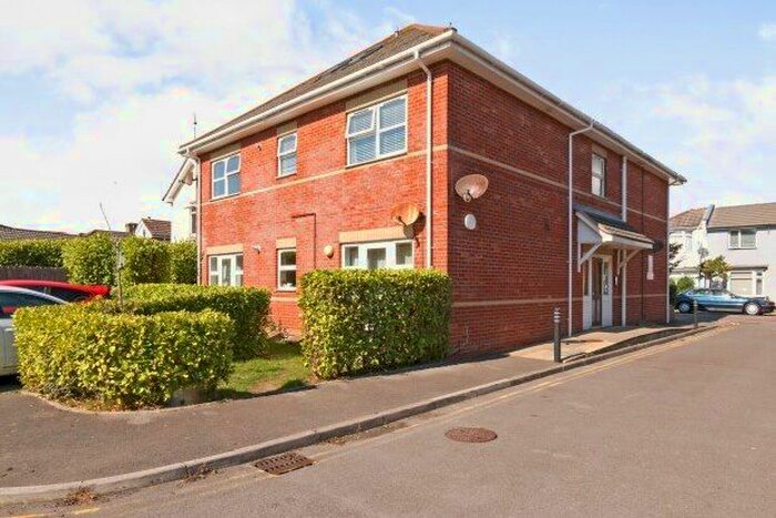 2 Bedroom Flat To Rent In Alfred Court, Bournemouth, BH7