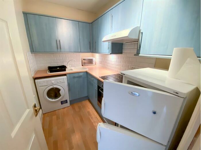1 Bedroom Flat To Rent In Western Elms Avenue, Reading, RG30