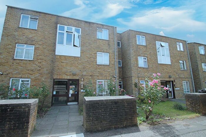 1 Bedroom Flat For Sale In Enfield Close, Uxbridge, UB8