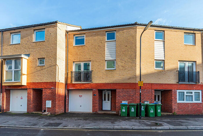 4 Bedroom Terraced House For Sale In White Star Place, Southampton, SO14
