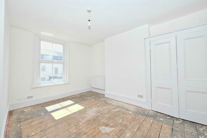 2 Bedroom Flat For Sale In First Floor Flat, Connaught Road, Folkestone Kent, CT20