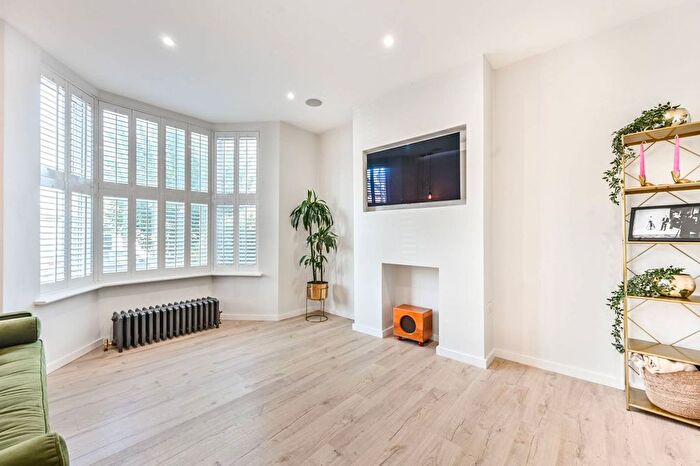 1 Bedroom Flat For Sale In Buckingham Road, Harlesden, London, NW10