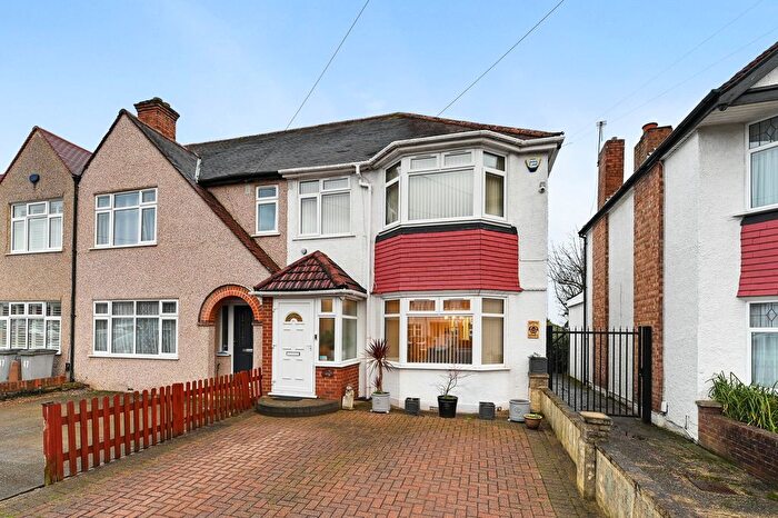 3 Bedroom End Terrace House For Sale In Victoria Avenue, Uxbridge, UB10
