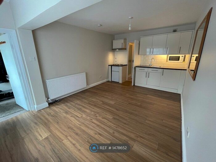 Studio To Rent In Clonmel Road, Teddington, TW11