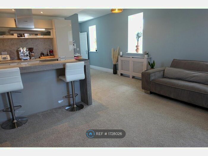 2 Bedroom Flat To Rent In Rhodfa Tegid, St. Asaph, LL17