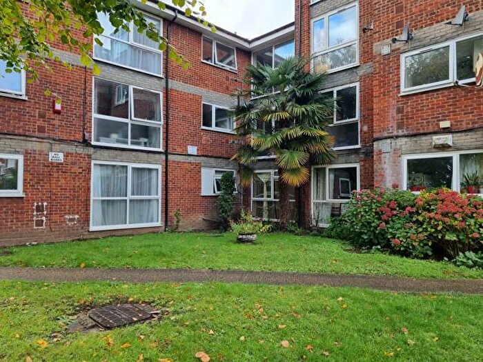 2 Bedroom Flat To Rent In Selkirk Court, Whitley Road, N17