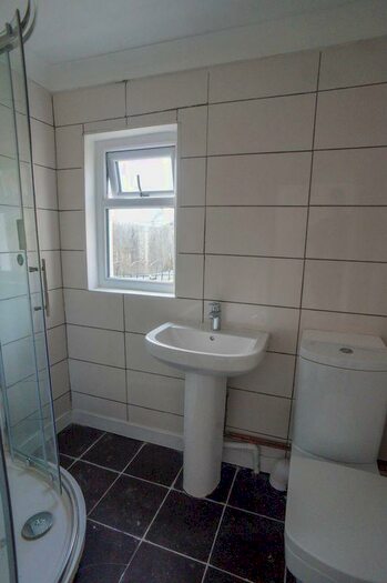 4 Bedroom Semi-Detached House To Rent In North Avenue, Canvey Island, SS8