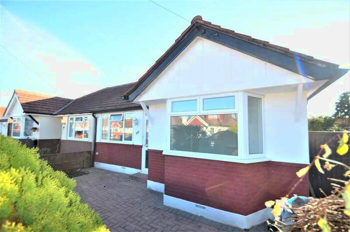 2 Bedroom Semi-Detached Bungalow To Rent In Kingsway, Staines-upon-thames, TW19