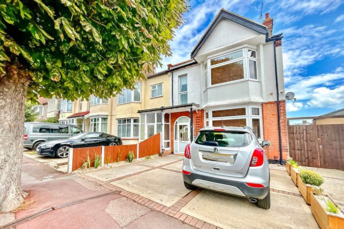 3 Bedroom End Of Terrace House For Sale In Park Lane, Southend-on-Sea, SS1