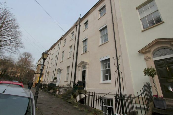 3 Bedroom Flat To Rent In Bellevue, Bristol, BS8