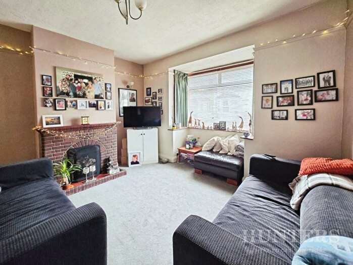 3 Bedroom Semi-Detached House For Sale In York Street, Hackbridge, CR4