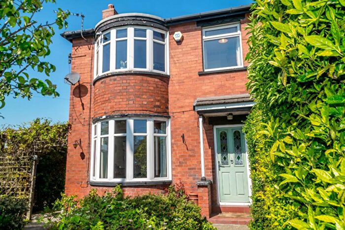 3 Bedroom Detached House For Sale In Dewsbury Road, Leeds, LS11