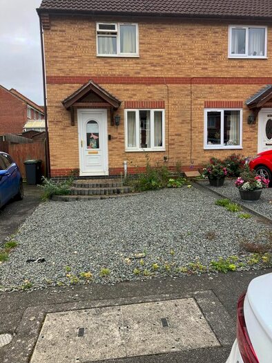 2 Bedroom Semi-Detached House To Rent In Hawks Way, Sleaford, NG34