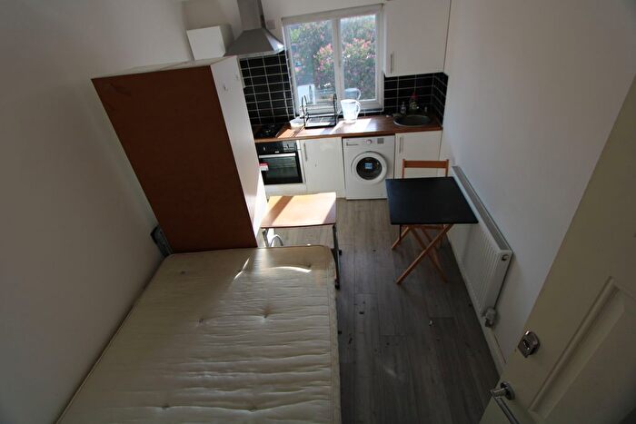Studio To Rent In Walworth Road, Elephant And Castle, SE17