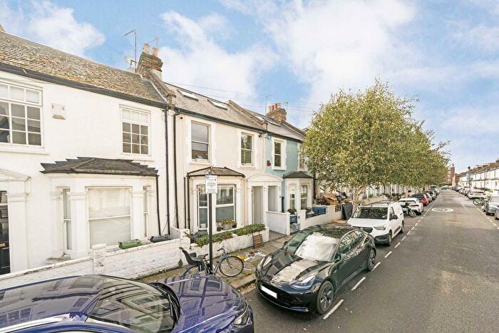 2 Bedroom Flat For Sale In Burnthwaite Road, Fulham, SW6