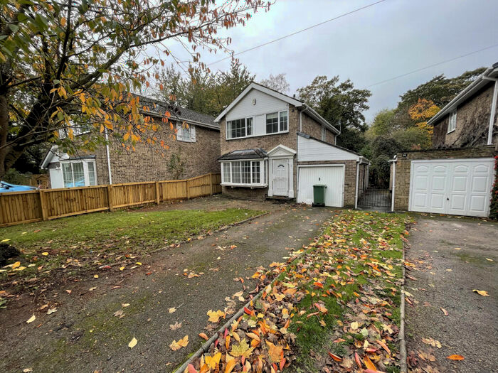 3 Bedroom Detached House To Rent In Asket Hill, Leeds, West Yorkshire, LS8