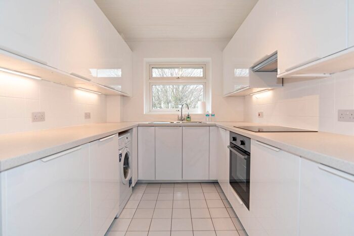 2 Bedroom Flat To Rent In Beaconsfield Court, Beaconsfield Road, London, N11