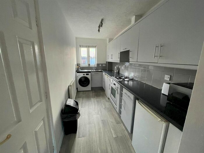 2 Bedroom Flat To Rent In The Briars, Aldridge, Walsall, WS9