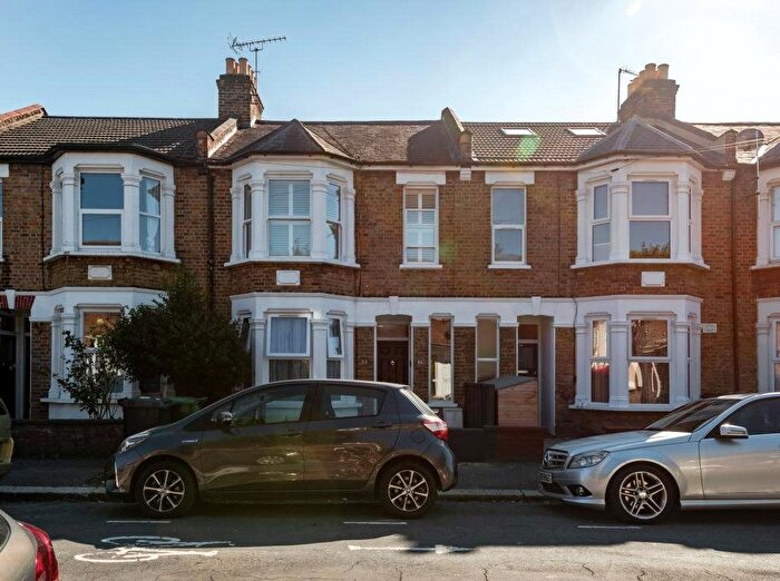 2 Bedroom Flat To Rent In Albert Road, Leyton, E10