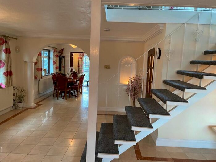 4 Bedroom Detached House To Rent In Old Bath Road, Colnbrook, Slough, SL3