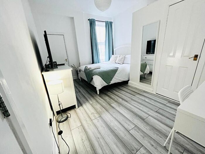 1 Bedroom Studio To Rent In Uxbridge Road, London, W12