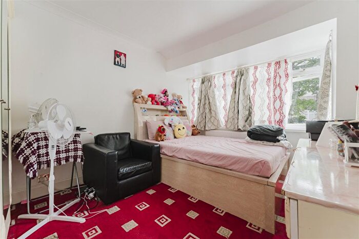 3 Bedroom Property For Sale In Fairholme Crescent, Hayes, UB4