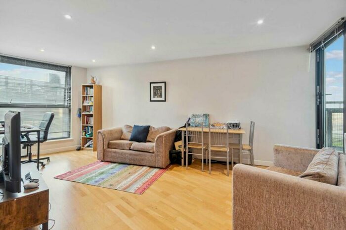 1 Bedroom Flat To Rent In Salway Place, Stratford, E15