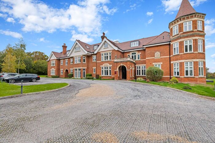 2 Bedroom Flat To Rent In Ref: Sm - Horsehill, Norwood Hill, RH6