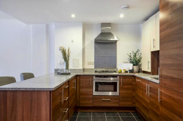 2 Bedroom Flat To Rent In Acacia Road, London, SW16