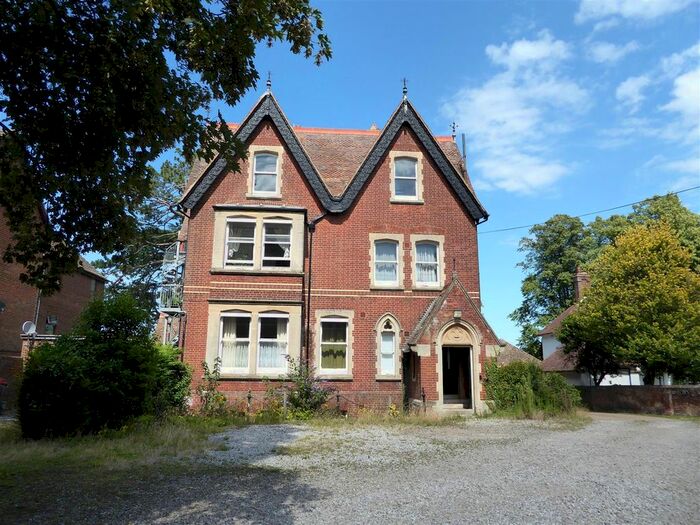 2 Bedroom Flat To Rent In New Dover Road, Canterbury, CT1