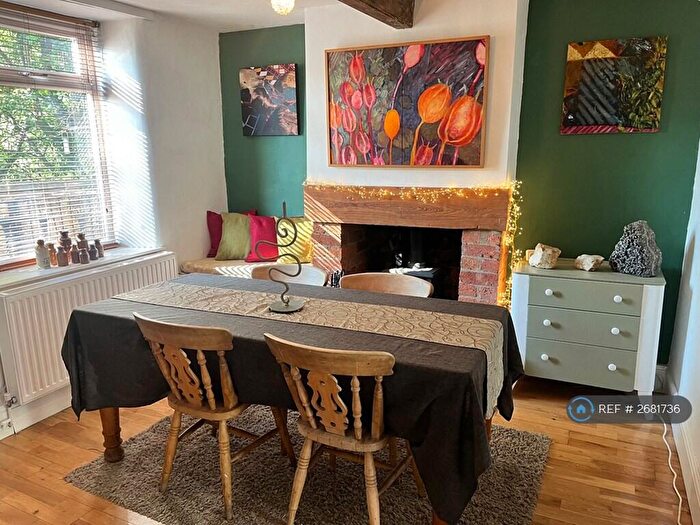 4 Bedroom Detached House To Rent In Railway Cottages, Nottingham, NG16