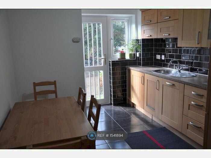 2 Bedroom Flat To Rent In Croydon, Croydon, CR0