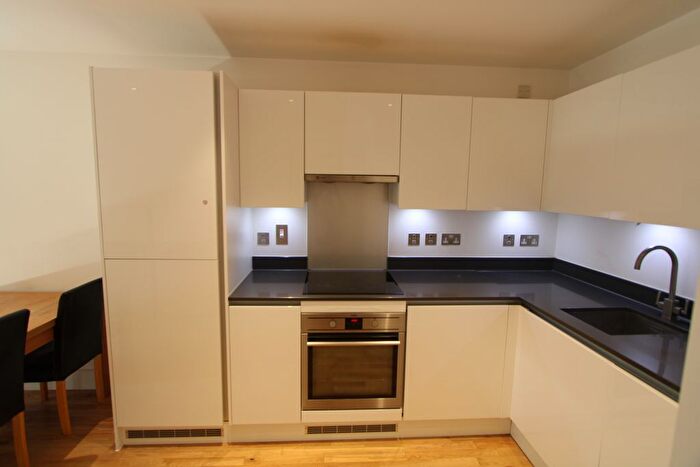 1 Bedroom Flat To Rent In Streatham High Road, Streatham, SW16