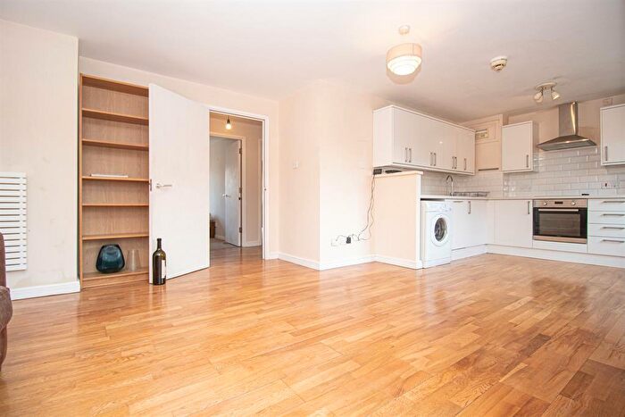 2 Bedroom Apartment To Rent In Cremer Street, Shoreditch, E2