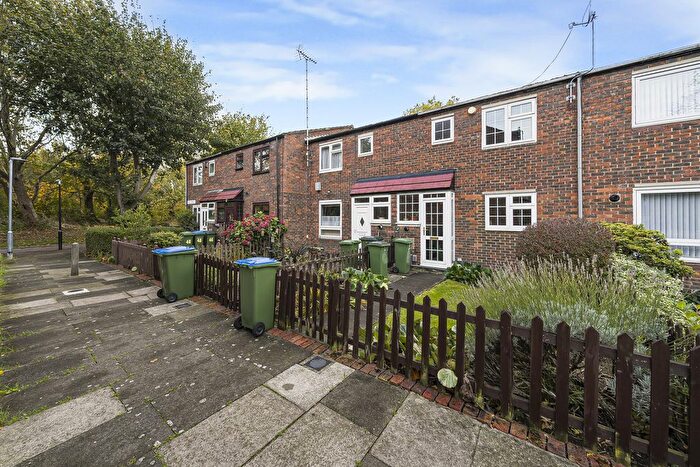3 Bedroom Terraced House For Sale In Cole Close, London, SE28