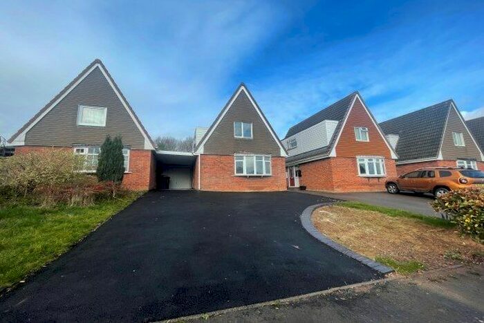 3 Bedroom Detached House To Rent In Giles Road, Lichfield, WS13