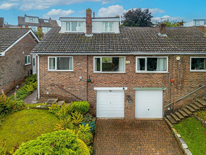 3 Bedroom Semi-Detached House For Sale In Clifton House Road, Swinton, Manchester, M27