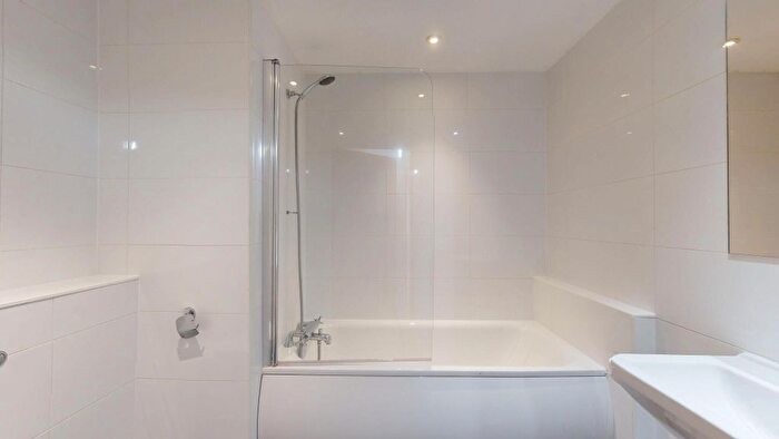 1 Bedroom Flat To Rent In Trundleys Road, London, SE8