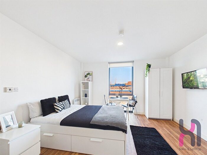 1 Bedroom Flat To Rent In The Studios, Plaza Boulevard, Liverpool, L8