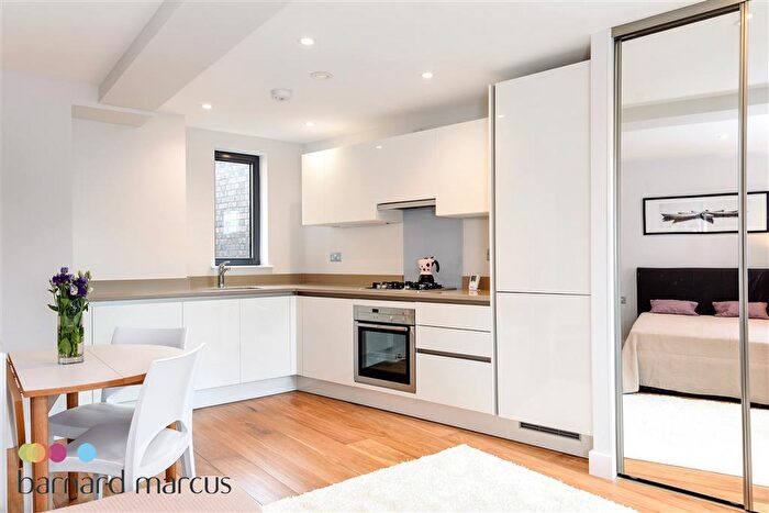 Apartment To Rent In Dunford Road, London, N7
